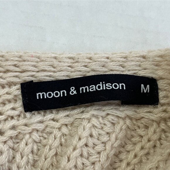Moon & Madison Womens Cropped Cable Knit Sweater Sz M Chunky Cottage Fisherman. - Picture 3 of 10